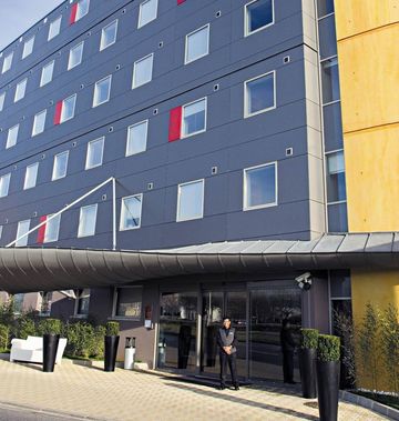 Standing Hotel Suites by Actisource