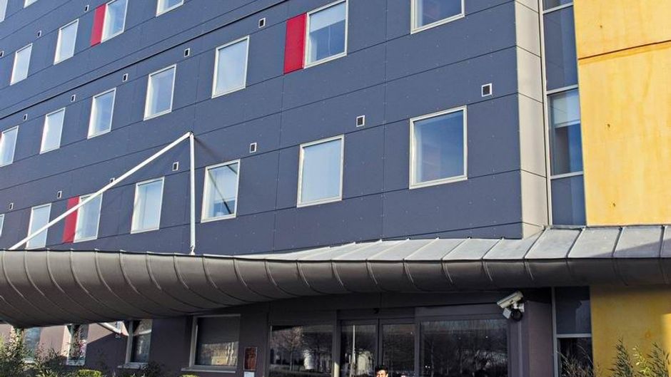 Standing Hotel Suites by Actisource Exterior