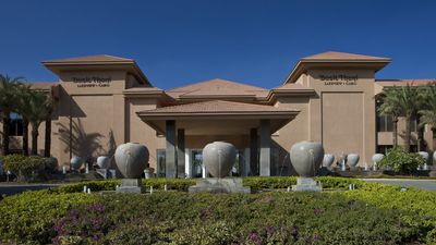 Dusit Thani LakeView Cairo