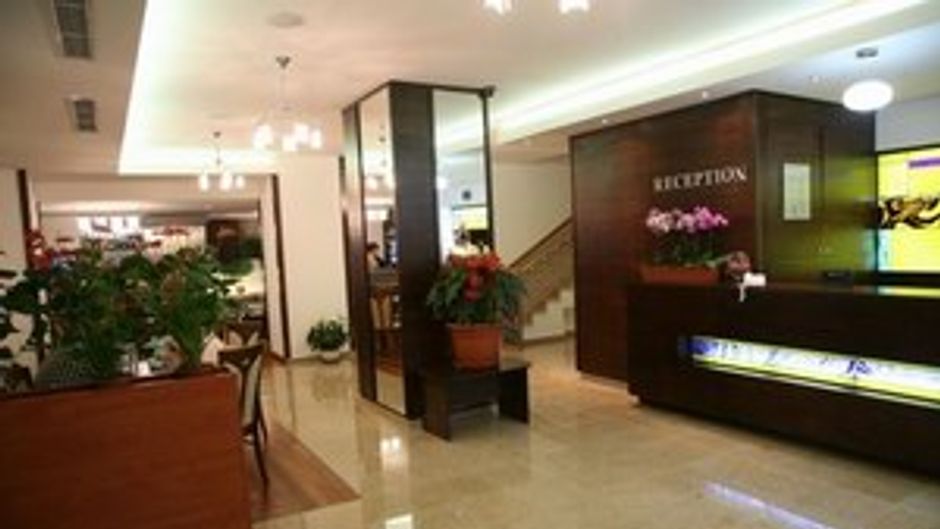 Hotel Marshal Lobby