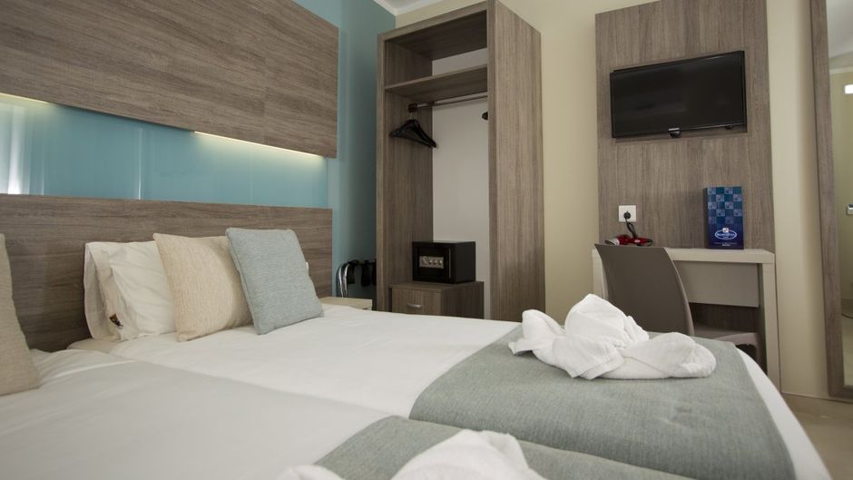 115 The Strand Hotel & Suites Room