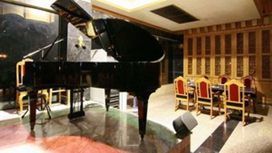 13 Coins Ngam Wongwan Bar/Lounge