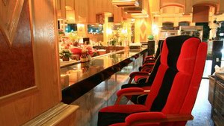 13 Coins Ngam Wongwan Restaurant