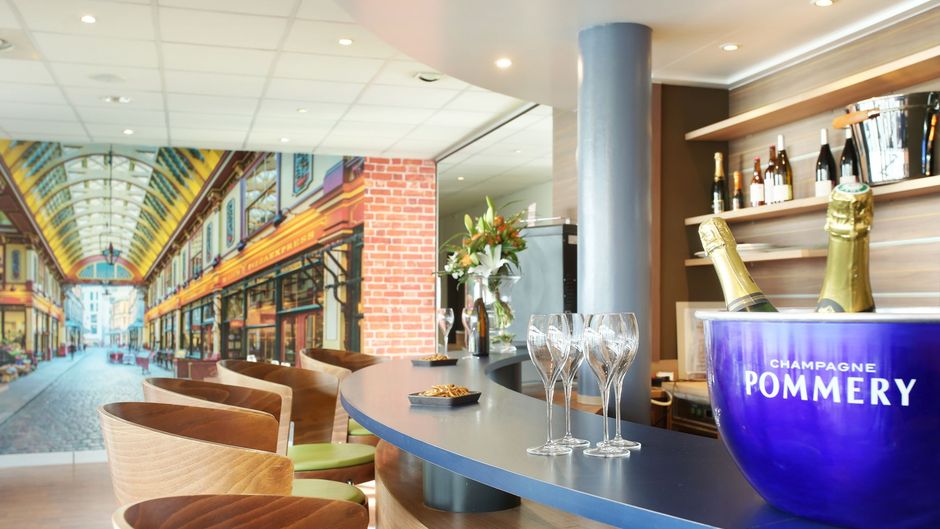 Suite-Home Saran Bar/Lounge