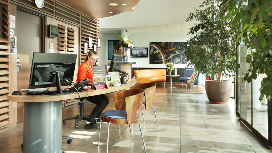 Suite-Home Saran Lobby