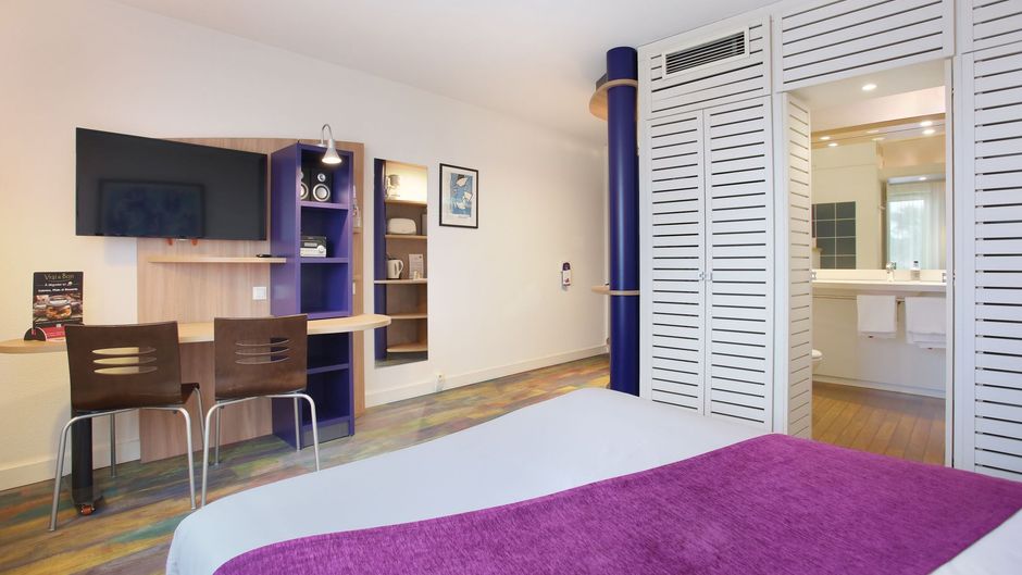 Suite-Home Saran Room
