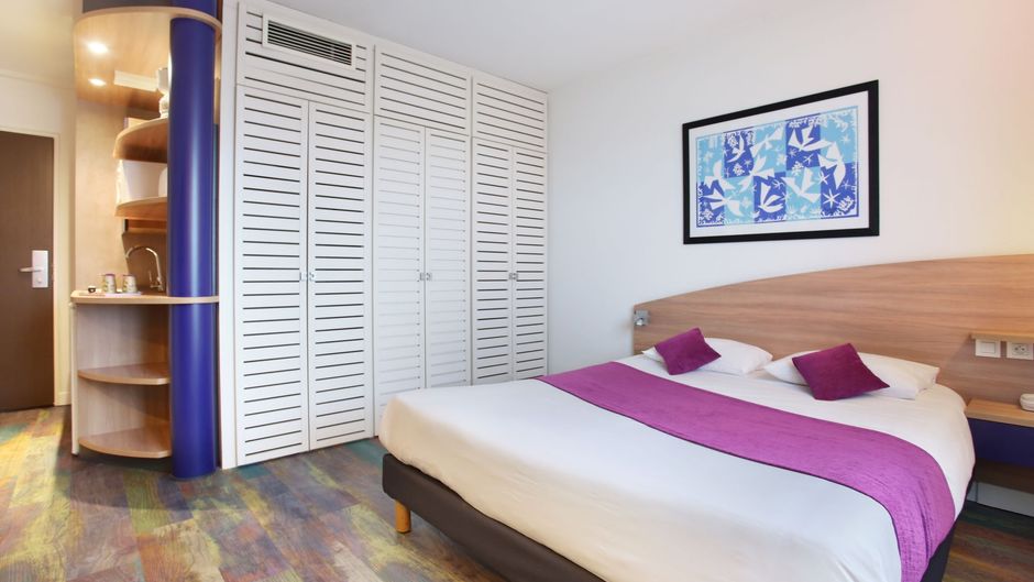 Suite-Home Saran Room