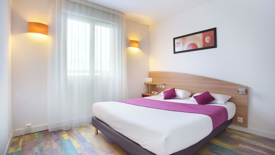 Suite-Home Saran Room