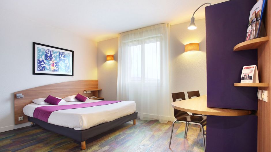 Suite-Home Saran Room
