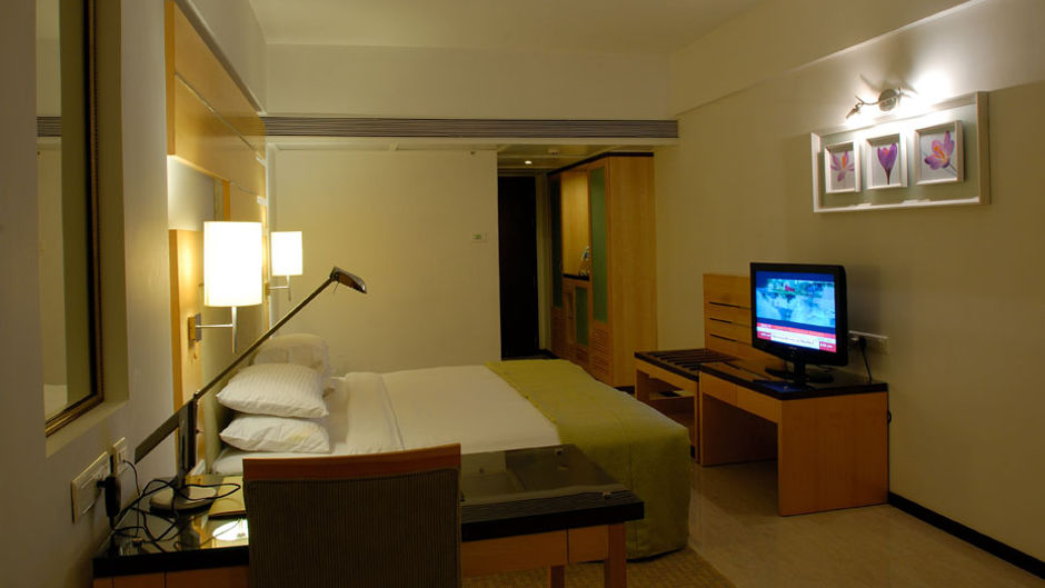 Peninsula Grand Hotel Room