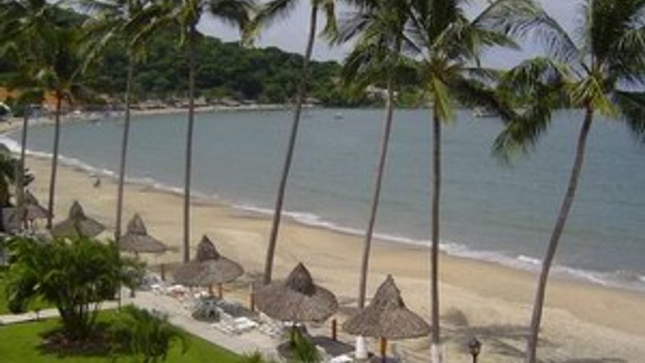 Costa Alegre Hotel & Suites Beach