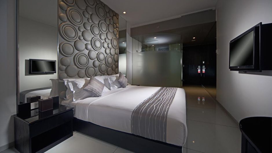 FM7 Resort Hotel Room