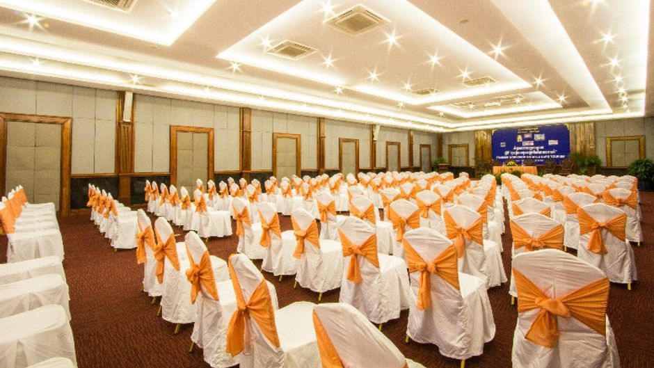 Royal Empire Hotel Banquet