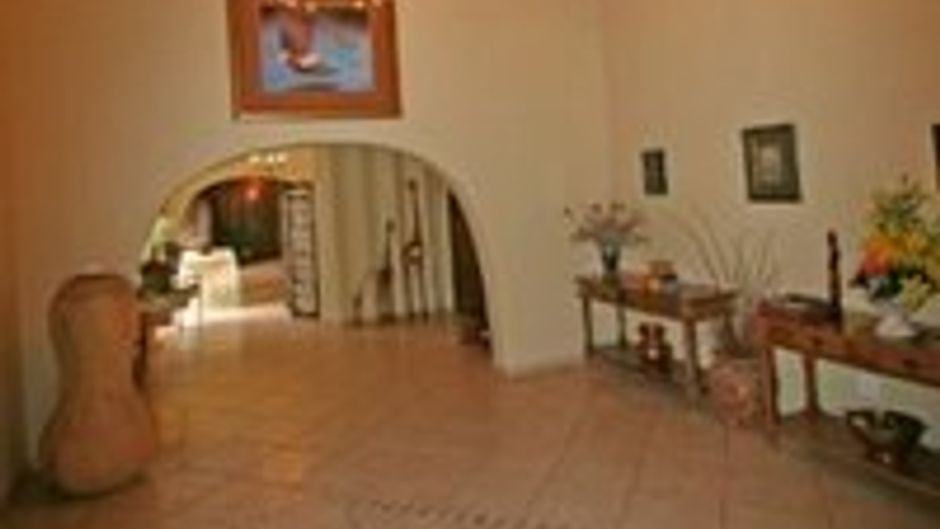 Tladi Lodge Guesthouse Lobby