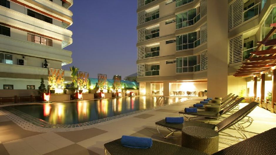 Adelphi Grande Bangkok Pool