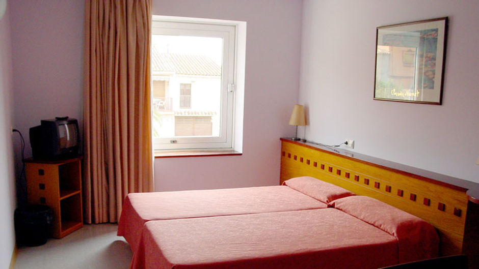 Montmelo Hotel Room