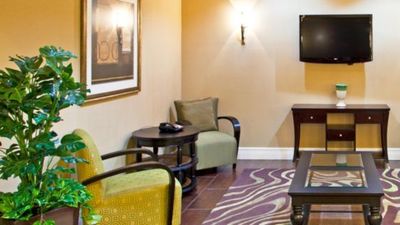 Holiday Inn Express Hotel & Suites North