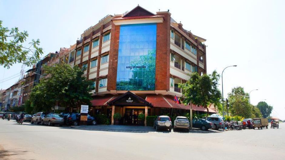 Almond Hotel Phnom Penh Exterior