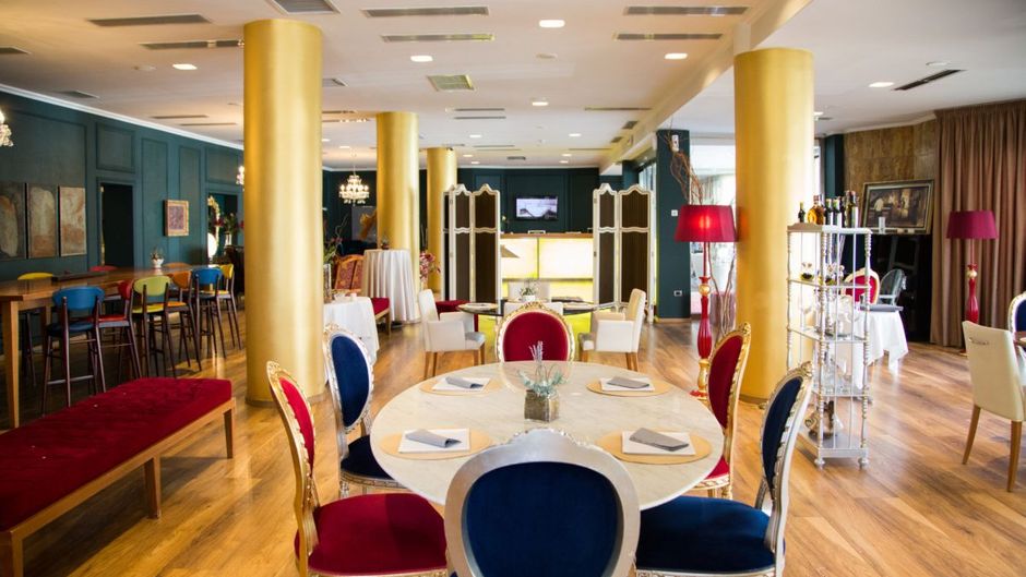 Diplomat Fashion Hotel Restaurant