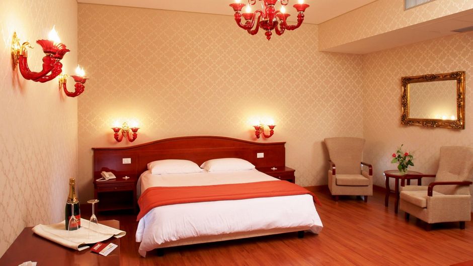 Augusta Lucilla Palace Rome Suite