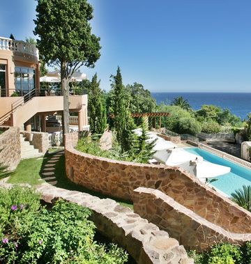 Tiara Yaktsa Cannes