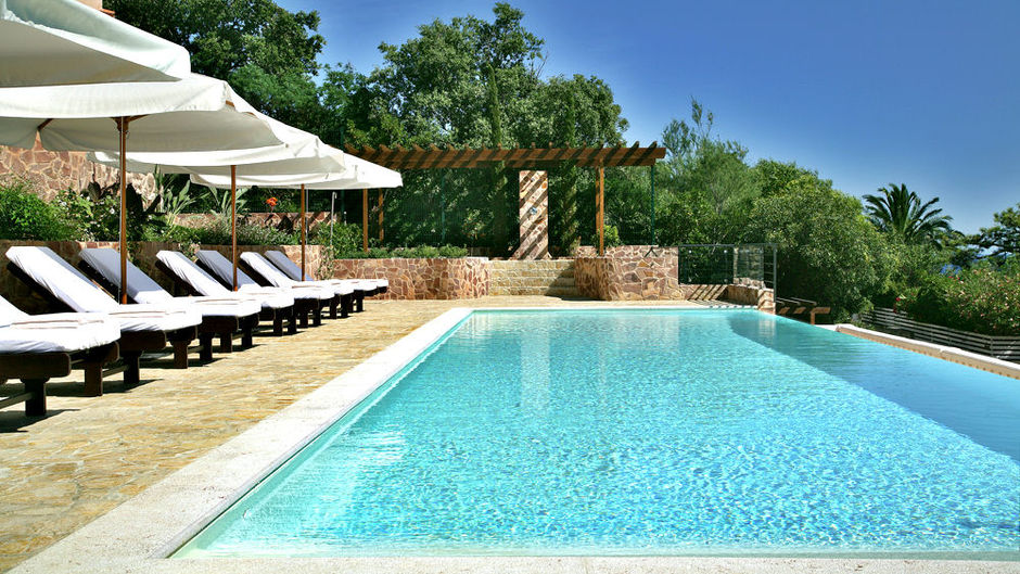 Tiara Yaktsa Cannes Pool