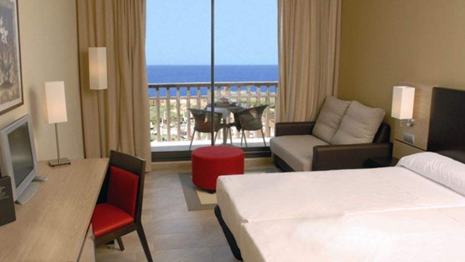 Hotel Ilunion Calas de Conil Room