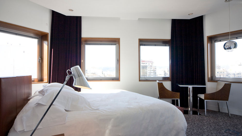 UR Palacio Avenida Room