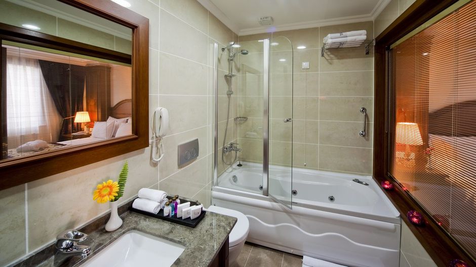 GLK Pemier The Home Suites & Spa Room