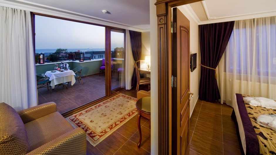 GLK Pemier The Home Suites & Spa Suite