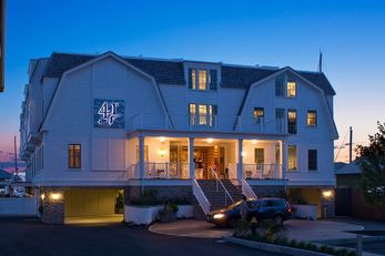 Forty 1 North Marina Resort