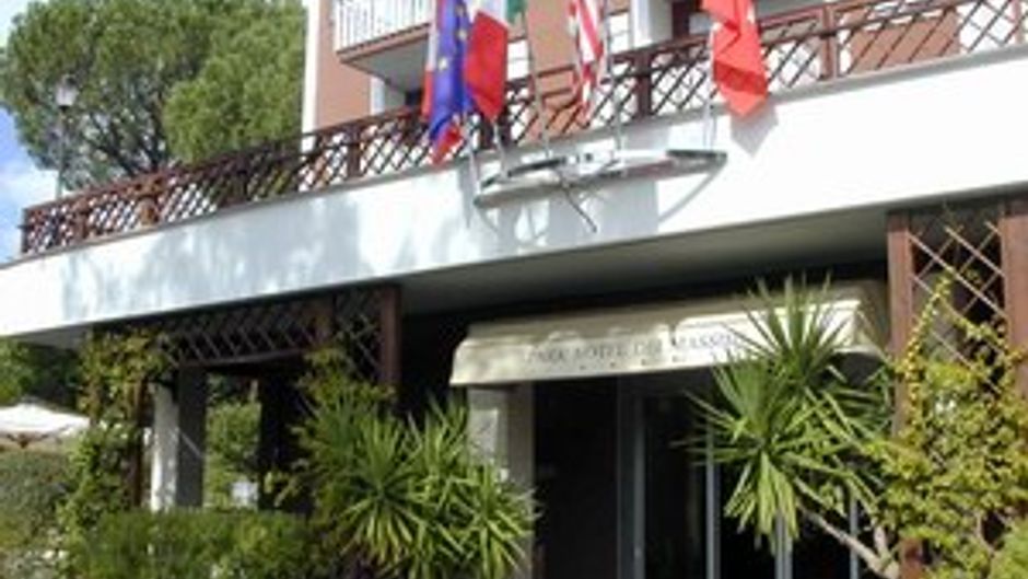 Massimi City Garden Hotel Exterior