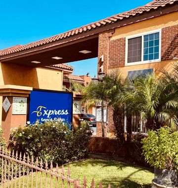 Express Inn & Suites Ontario