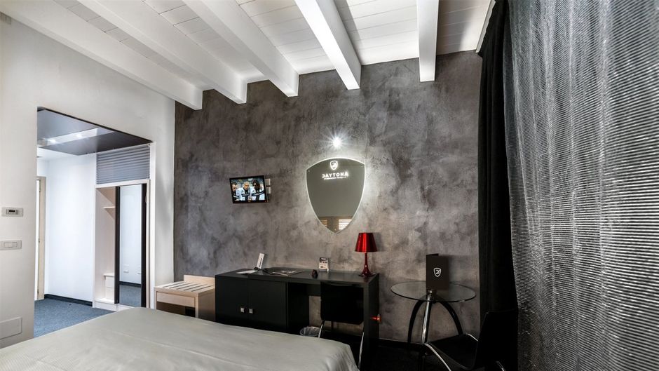 Daytona Business Hotel Room
