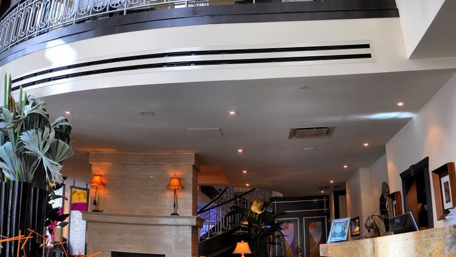 Metcalfe Hotel Montreal Lobby