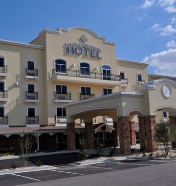Evangeline Downs Hotel