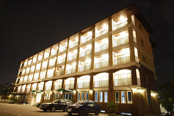 Sinsuvarn Airport Suite