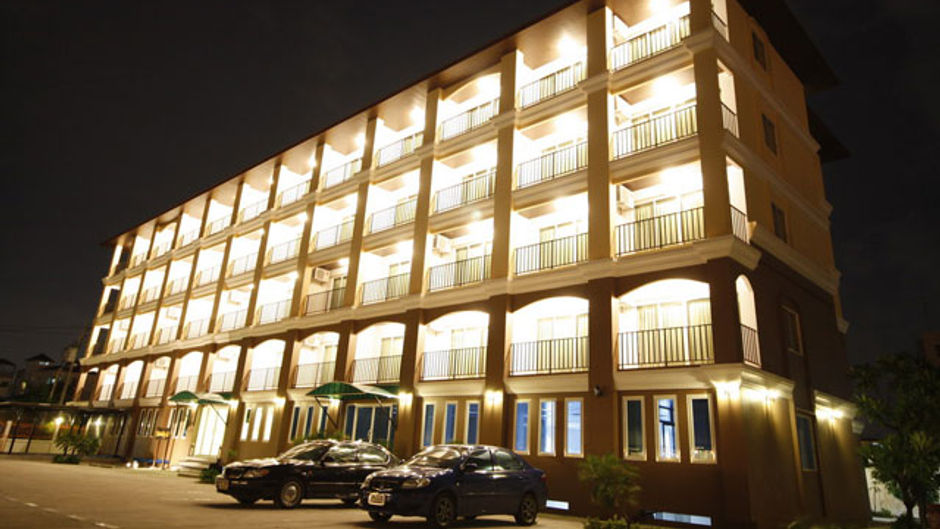 Sinsuvarn Airport Suite Exterior