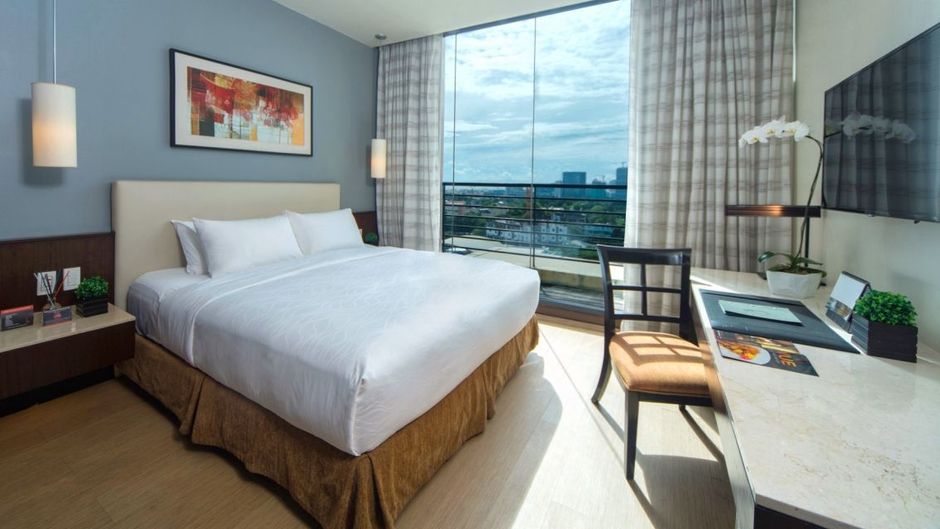 The B Hotel Alabang Room