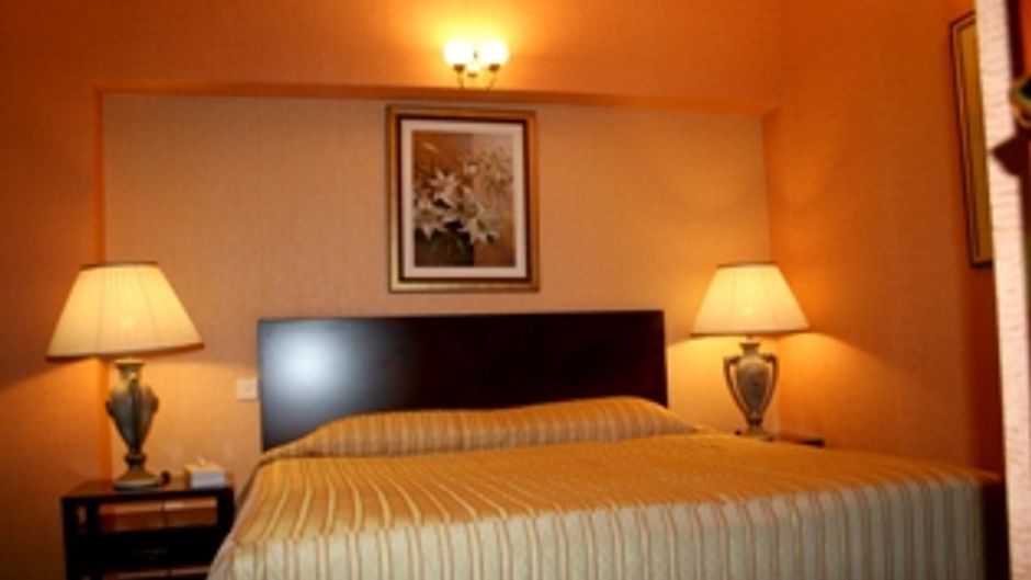 Versailles Hotel Dubai Suite