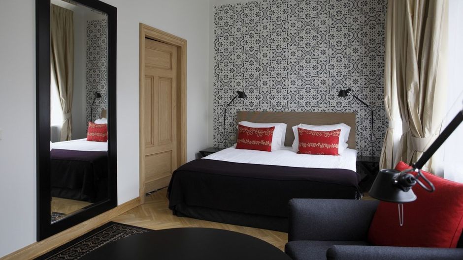 Neiburgs Hotel Room