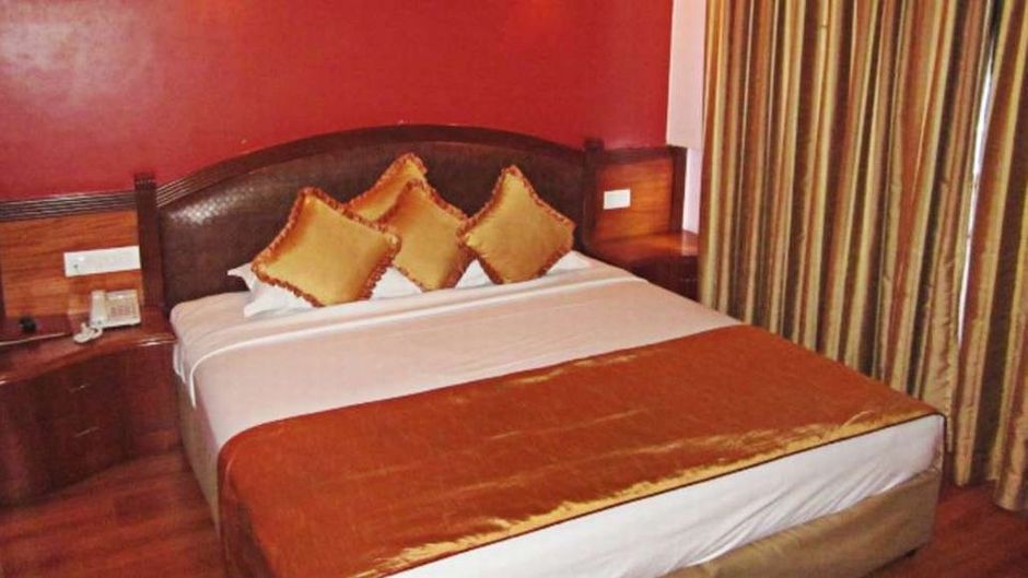Bell Hotel and Convention Centre Room