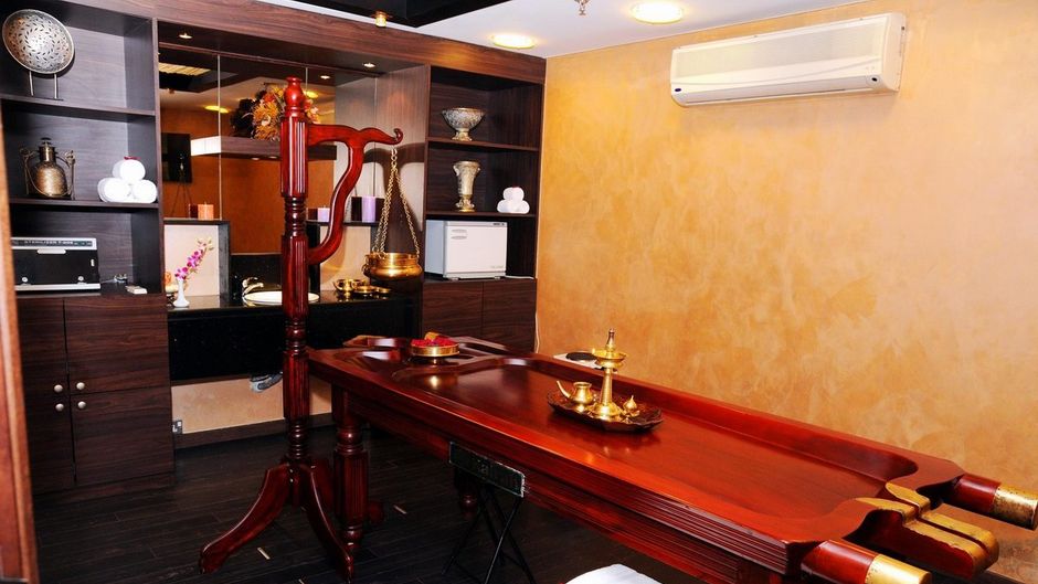 The Country Club Hotel Bur Dubai Spa