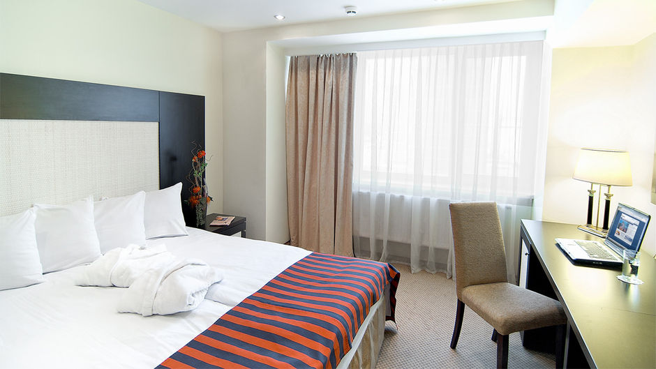 SunFlower Park Hotel Suite
