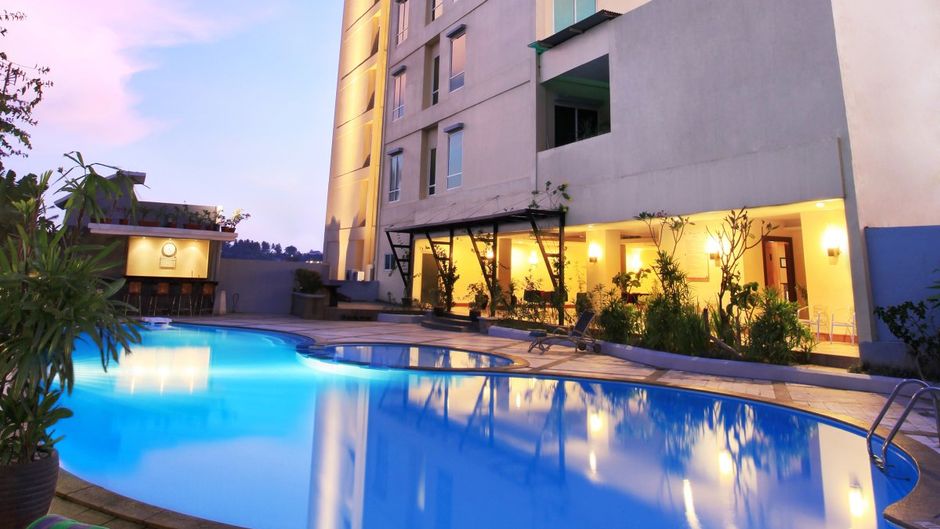 Swiss-Belhotel Maleosan Manado Pool