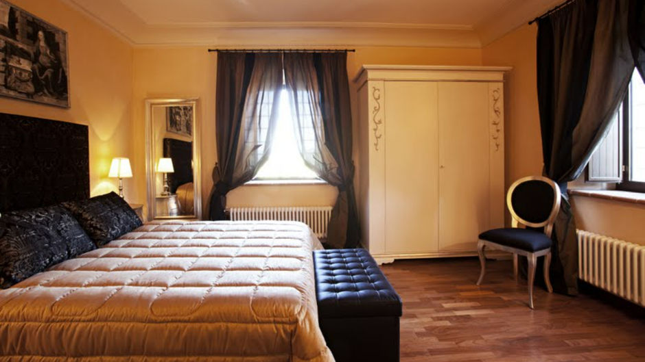 Castello Izzalini Room