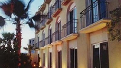Seven Crown Express & Suites CSL