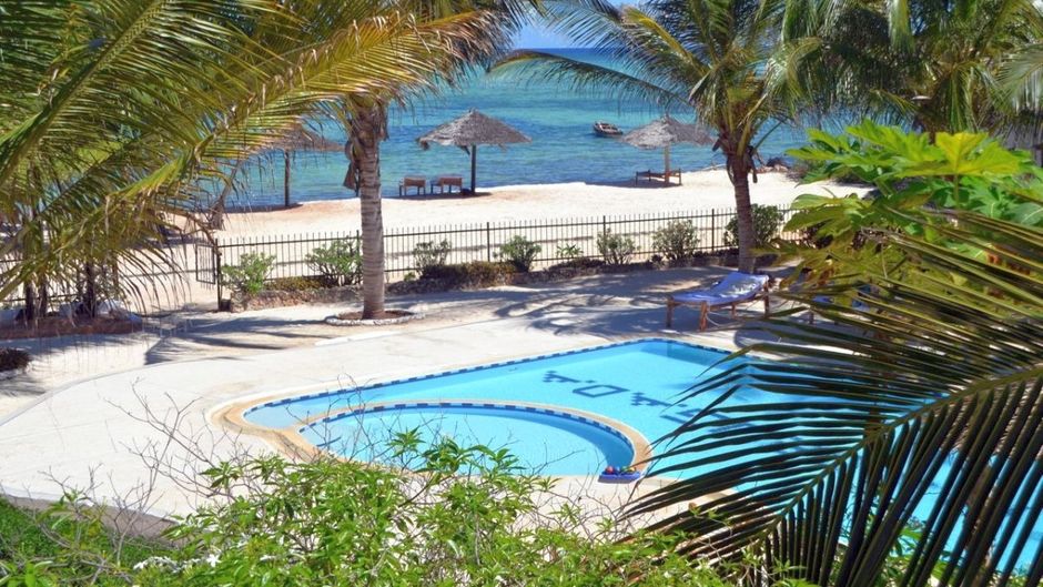 La Madrugada Beach Resort Pool