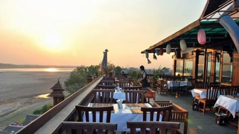 Sengtawan Riverside Hotel Restaurant