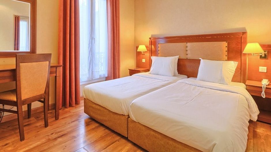 Hotel 121 Paris Room